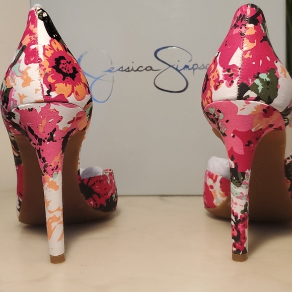 Jessica Simpson Pumps - Picture 2 of 4